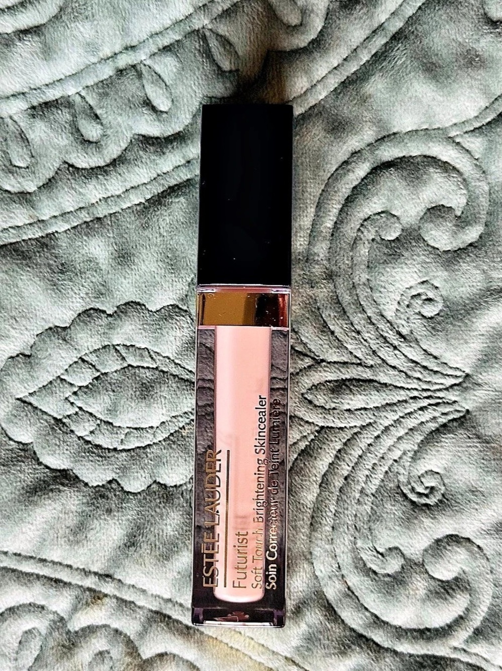 Estée Lauder Futurist Soft Touch Brightening Skincealer Concealer Shade 2C